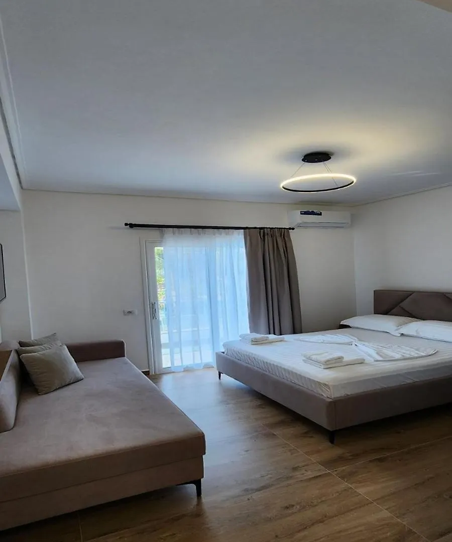 Hotel Lbc Sarandë 4*,