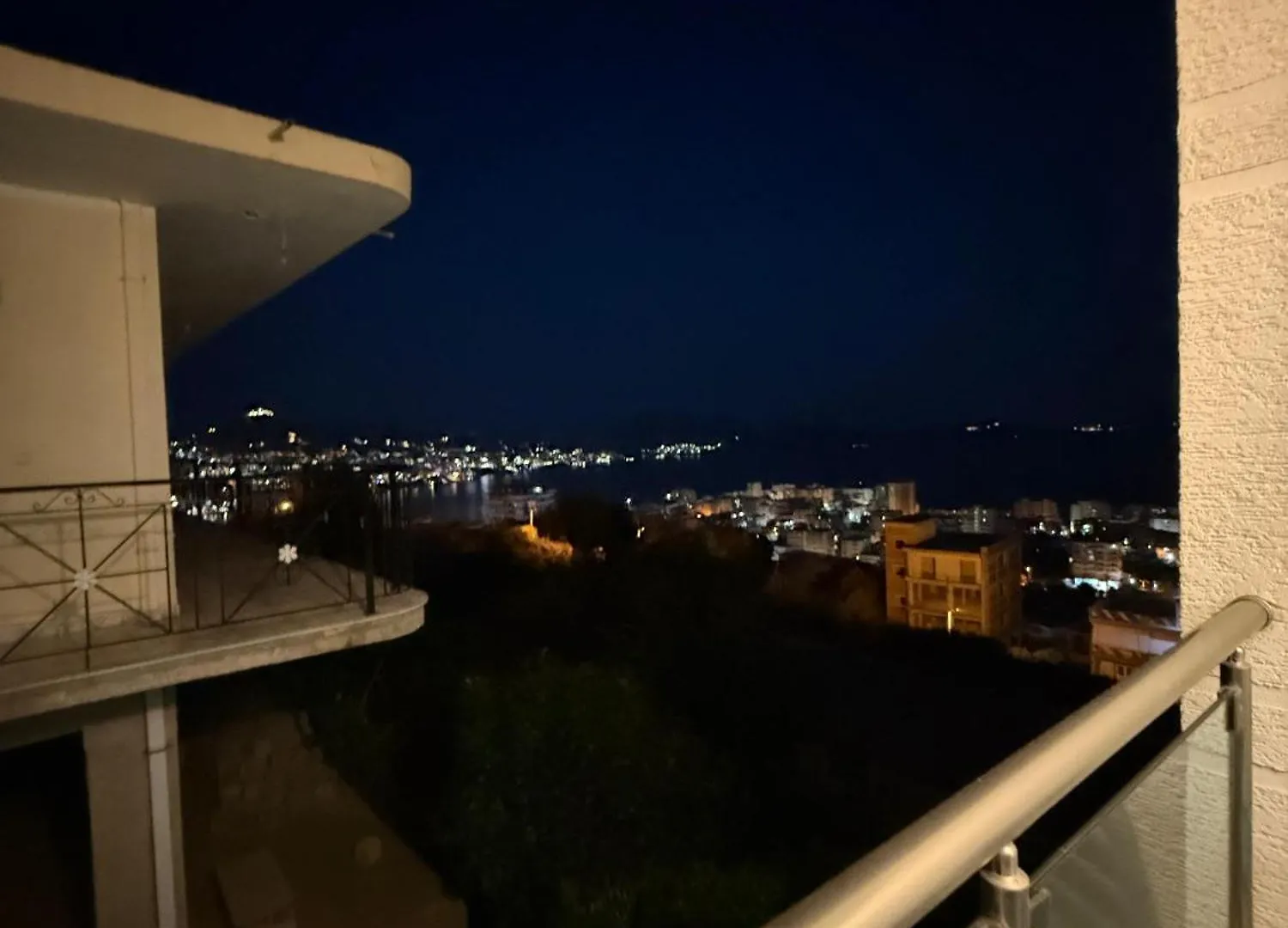 Hotel Lbc Sarandë 4*,